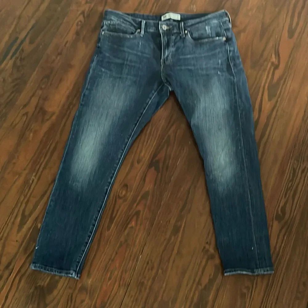 Levi’s womens cropped jeans. Size 10